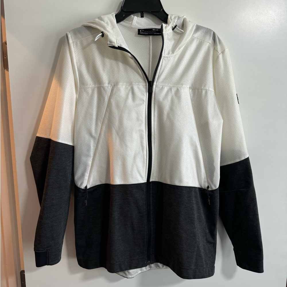 Hooded activewear jacket